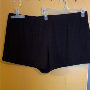Gently used stretchy shorts——— R